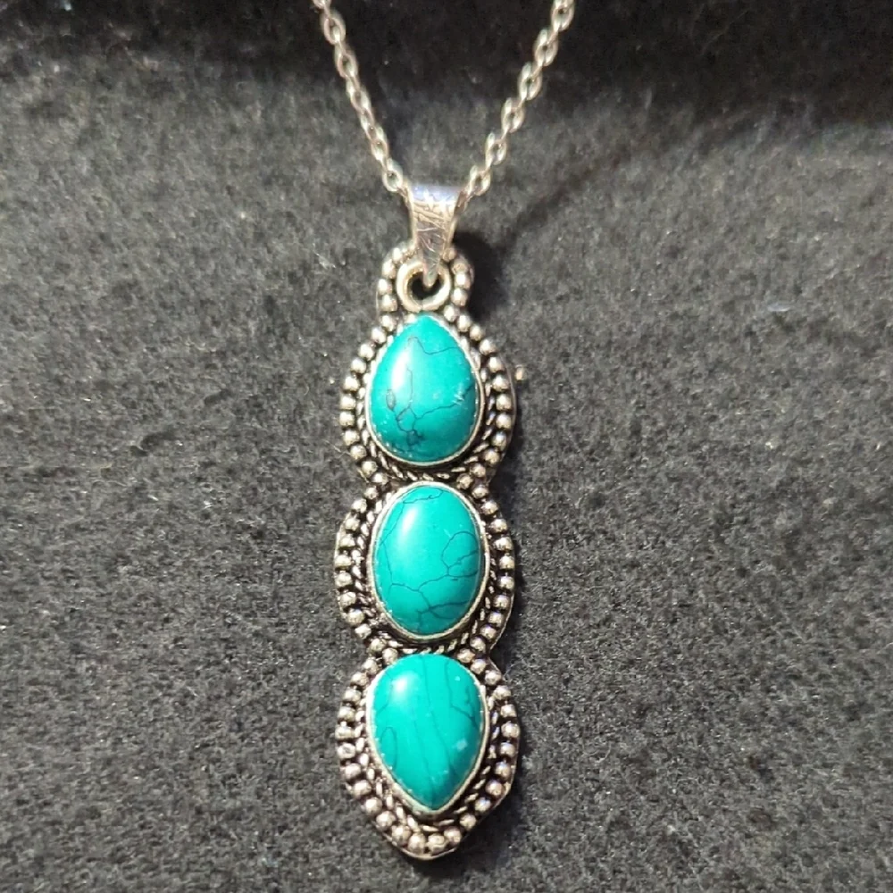 Silver Plated Turquoise Blue Dyed Howlite Gemstone Pendant Statement Necklace
